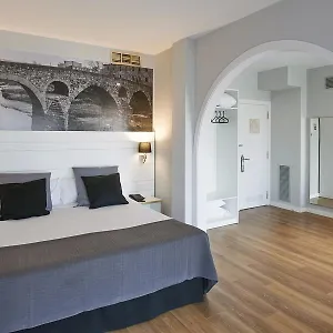 Pamplona 3*, Vic Espagne